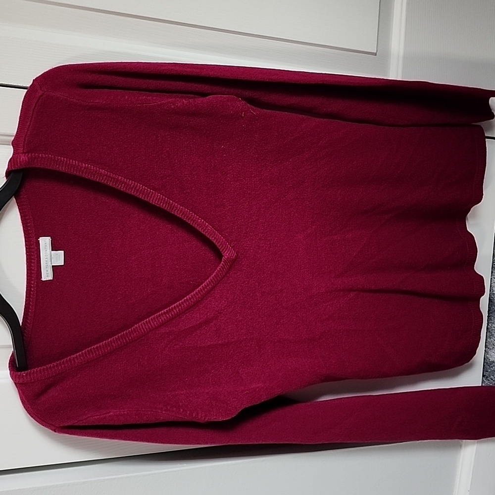 Long sleeve v neck sweater